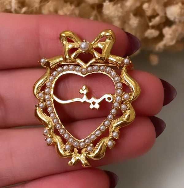 Arabic Traditional Clothing Enjoys Customized Services, Mid-To-High-End Products  Status Symbols  And Jewelry For Ladies.